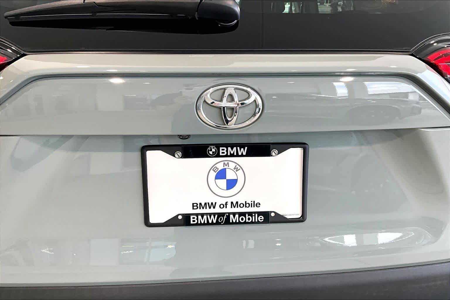 Used 2022 Toyota RAV4 XLE w/ Convenience Package FWD image 30
