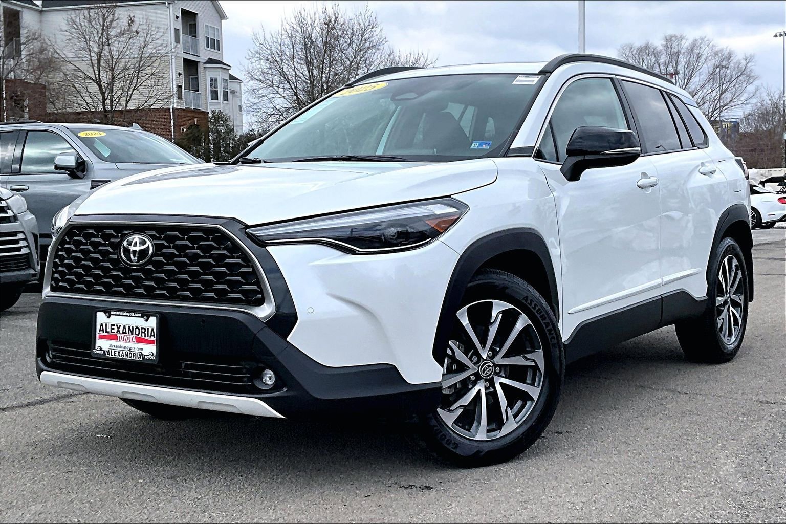 Used 2025 Toyota Corolla Cross XLE image 1