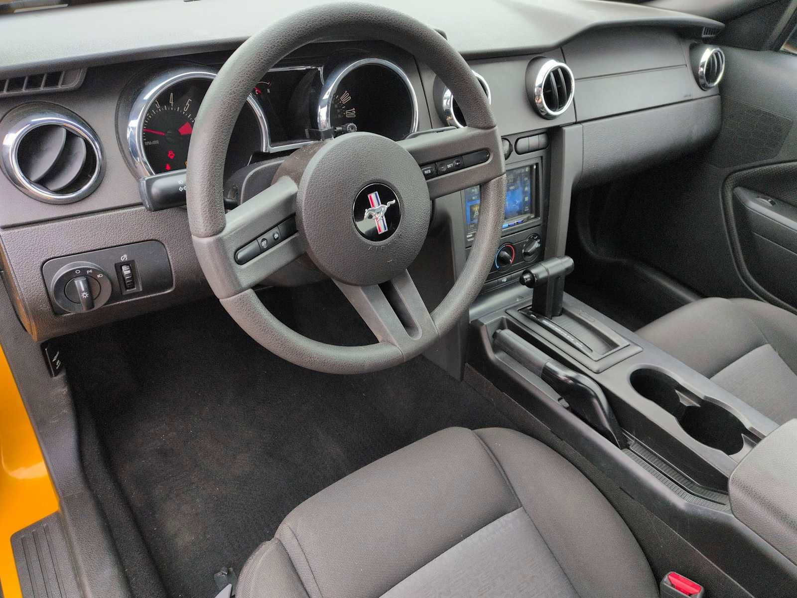 Used 2009 Ford Mustang Convertible image 2