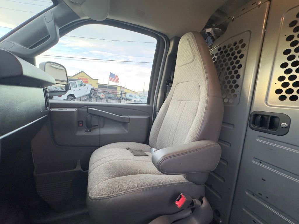 Used 2019 Chevrolet Express 2500 RWD image 17