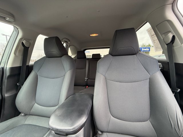 Used 2020 Toyota RAV4 LE image 29