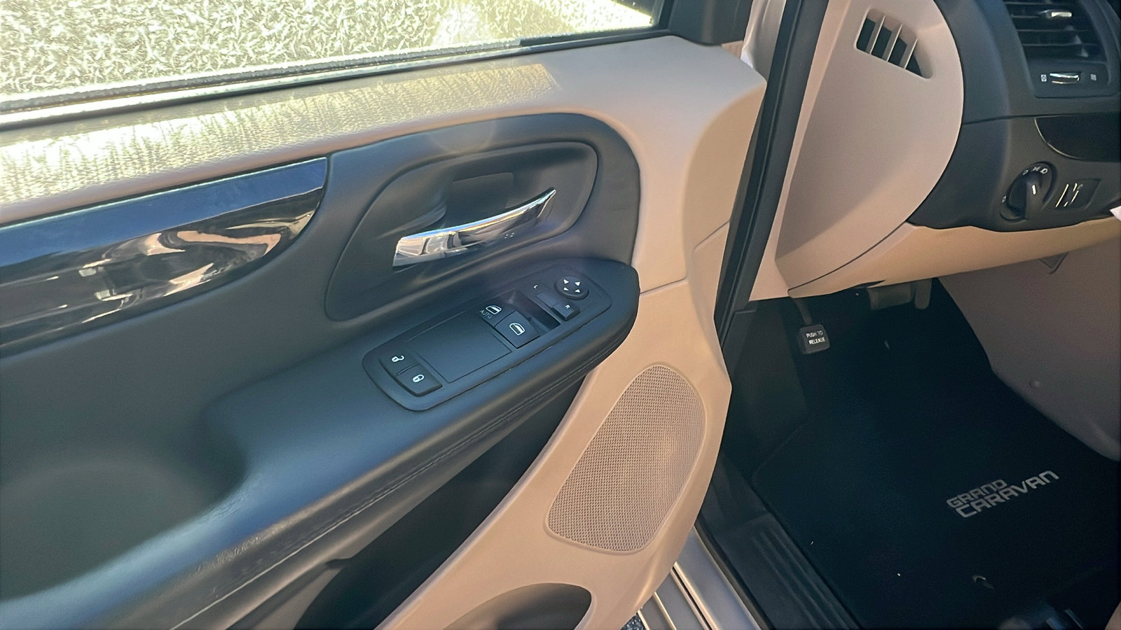 Used 2016 Dodge Grand Caravan SE w/ Quick Order Package 29E SE image 15