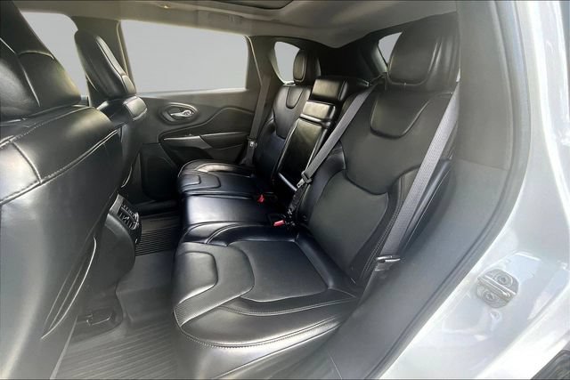 Used 2019 Jeep Cherokee Limited w/ Technology Group AWD/4WD image 22
