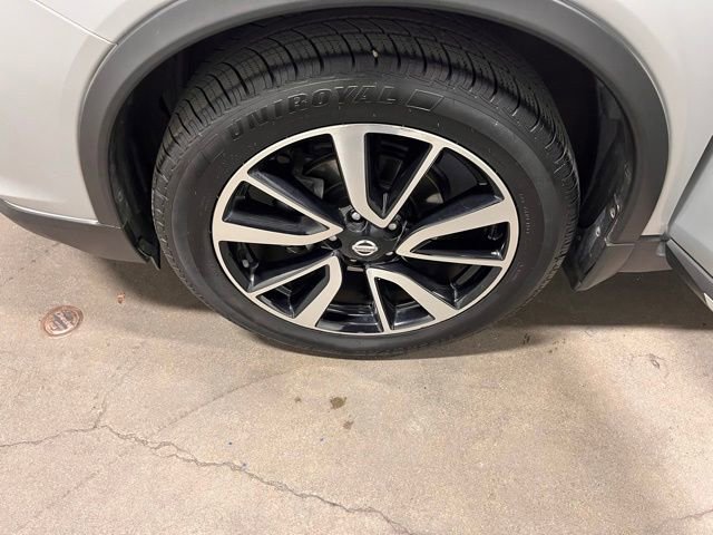 Used 2017 Nissan Rogue SL w/ SL Premium Package image 29
