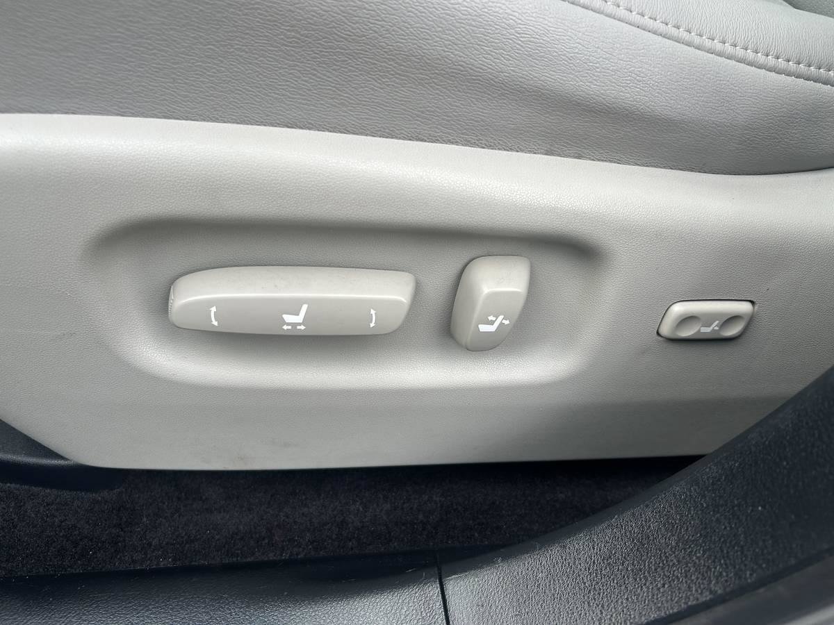 Used 2011 Lexus RX 450h AWD w/ Premium Pkg image 11