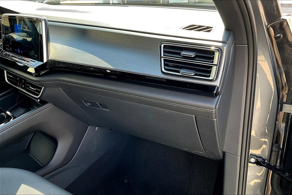 Used 2024 Volkswagen Atlas Cross Sport SE image 19