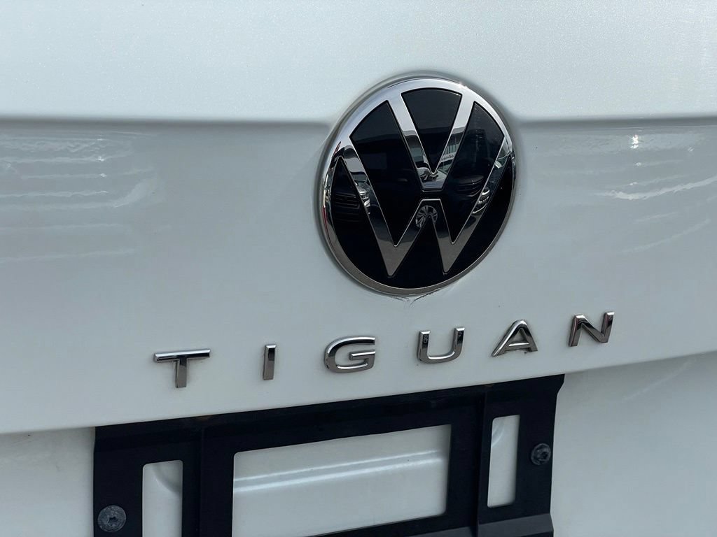 Used 2023 Volkswagen Tiguan SE R-Line AWD/4WD image 27