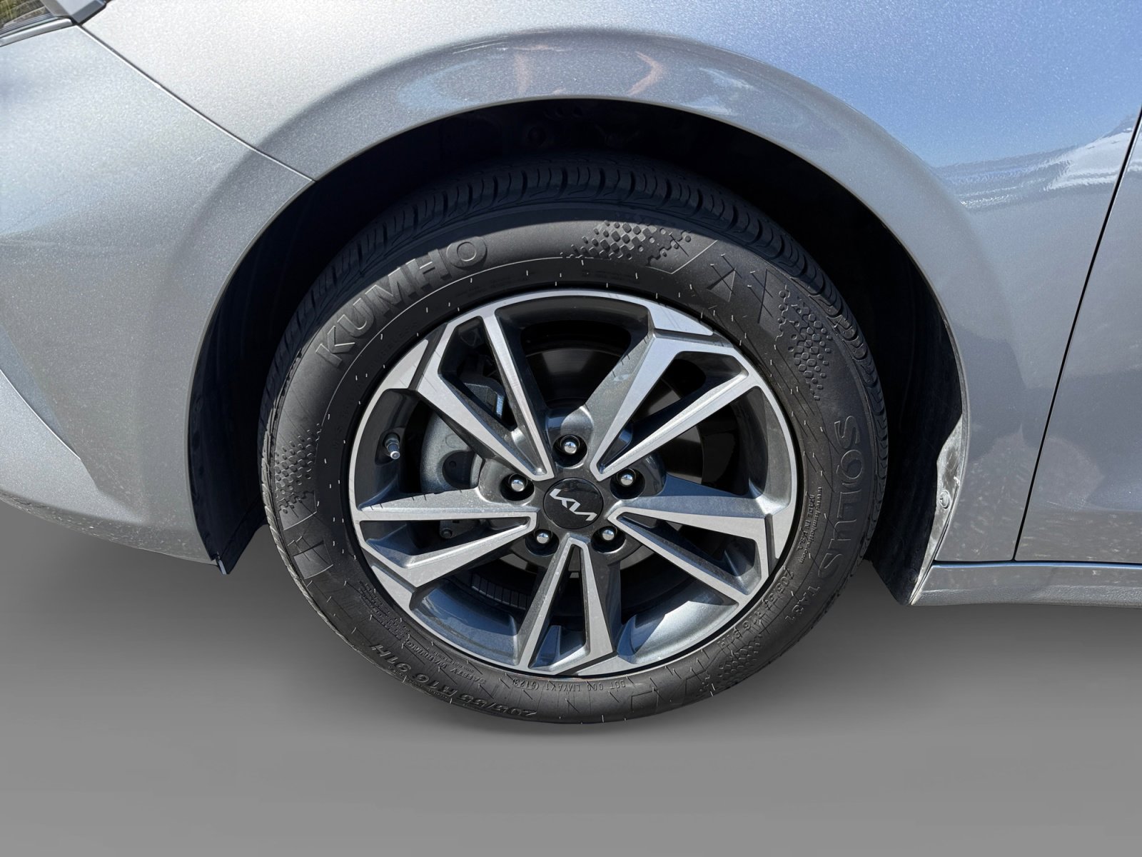 Used 2024 Kia Forte LXS w/ LXS Technology Package FWD image 9