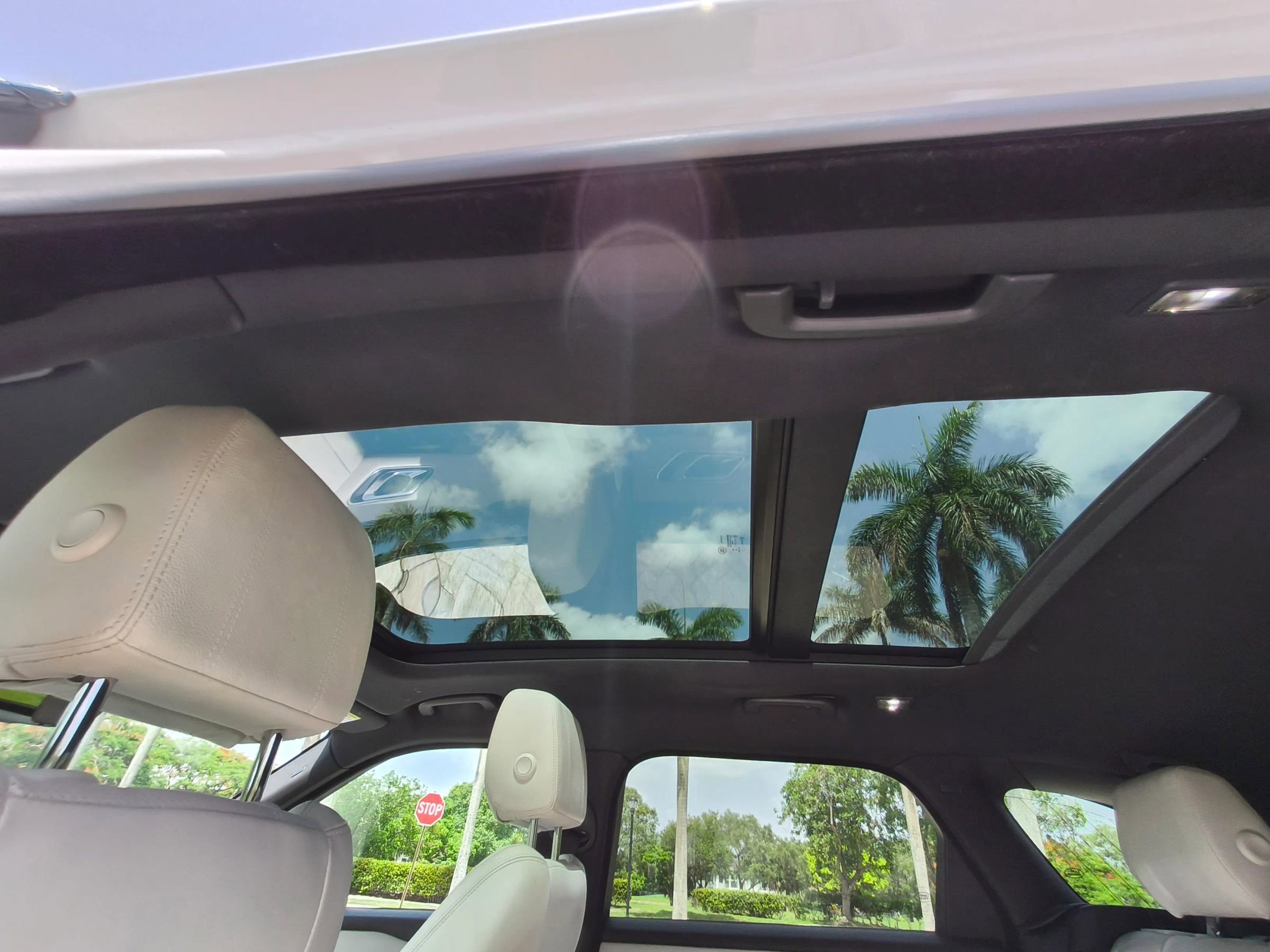 Used 2019 Land Rover Range Rover Velar R-Dynamic SE image 24