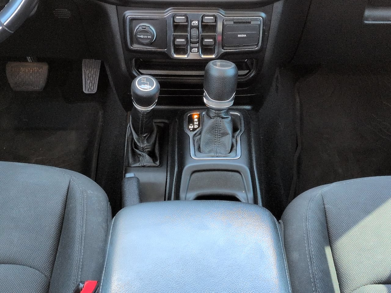 Used 2022 Jeep Gladiator Sport AWD/4WD image 19