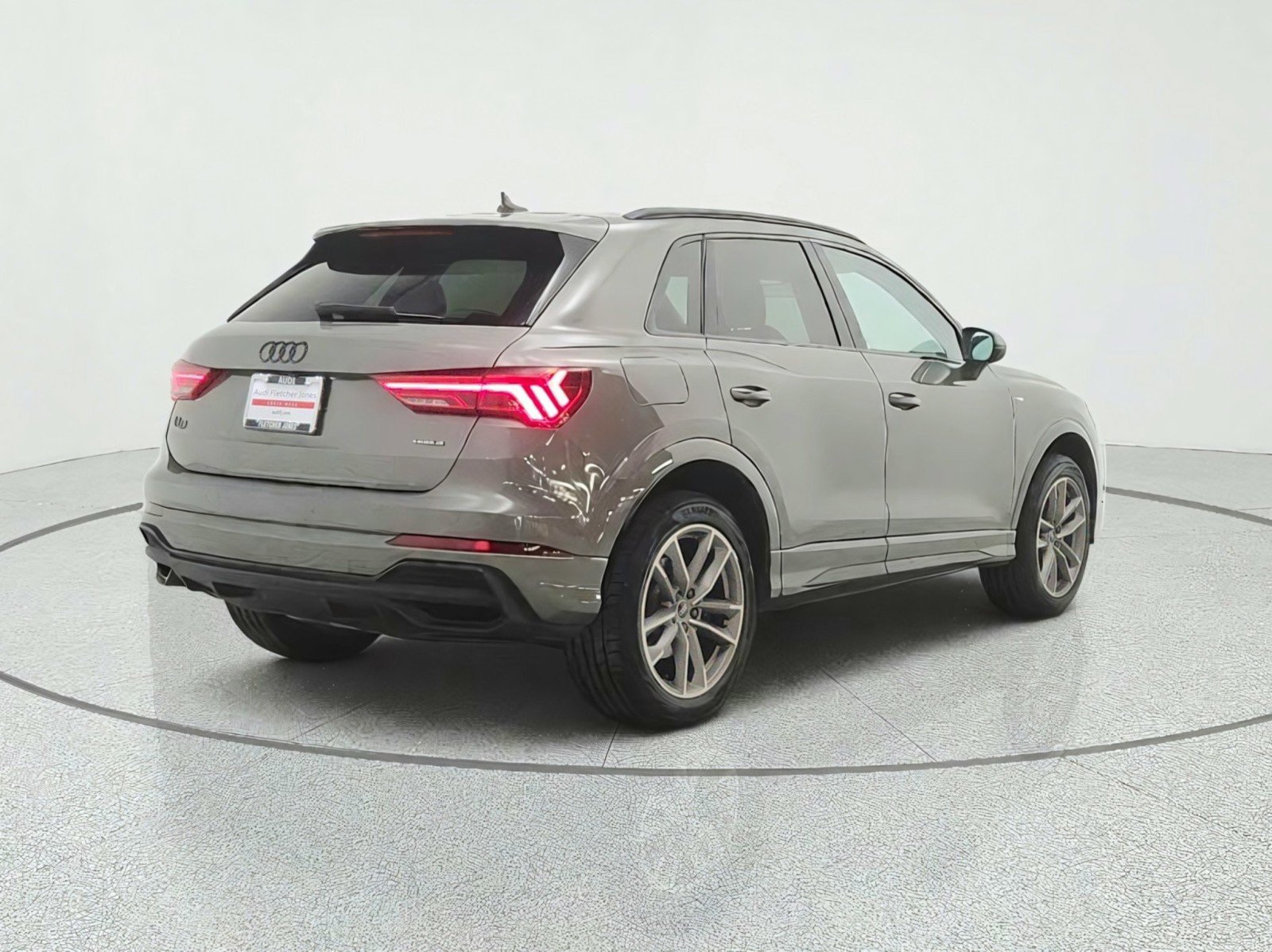 Used 2023 Audi Q3 2.0T Premium w/ Black Optic Sport Package AWD/4WD image 5