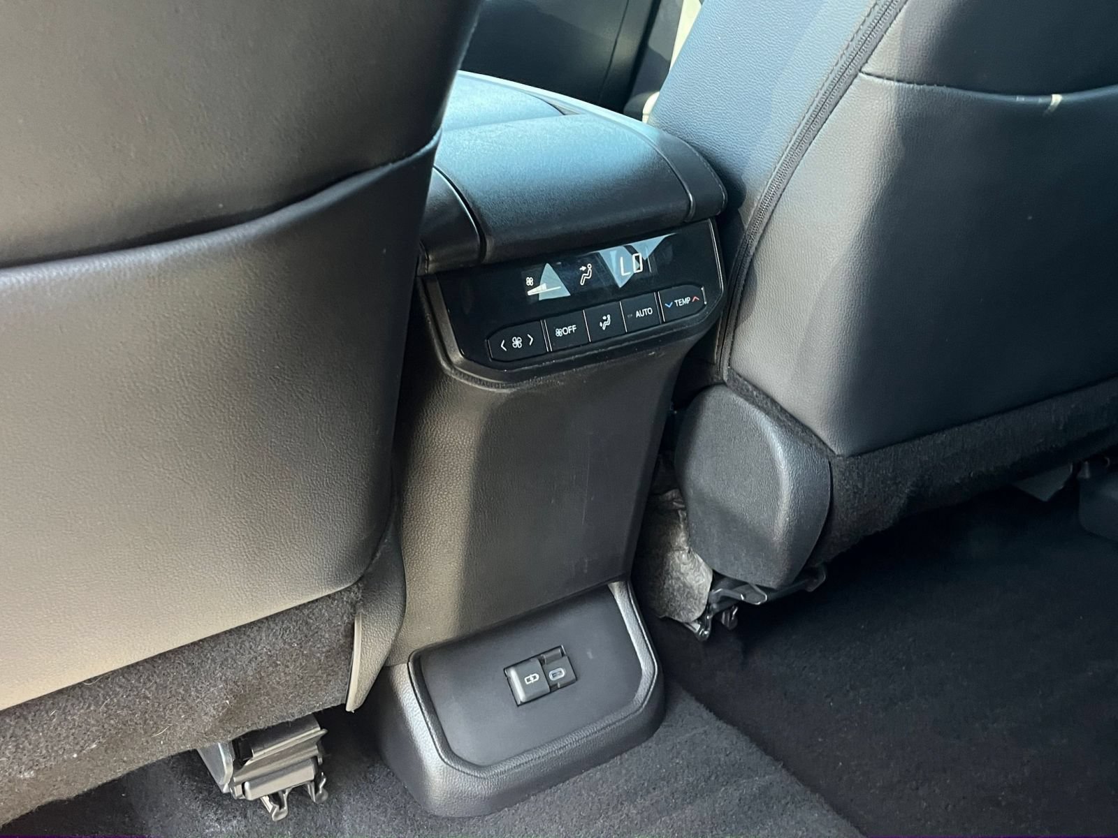Used 2025 Toyota Highlander XSE AWD/4WD image 24