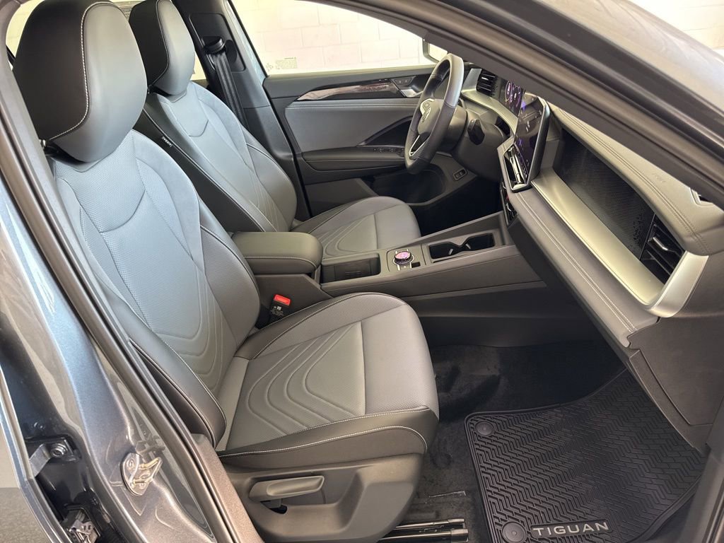 New 2026 Volkswagen Tiguan SE R-Line AWD/4WD image 28
