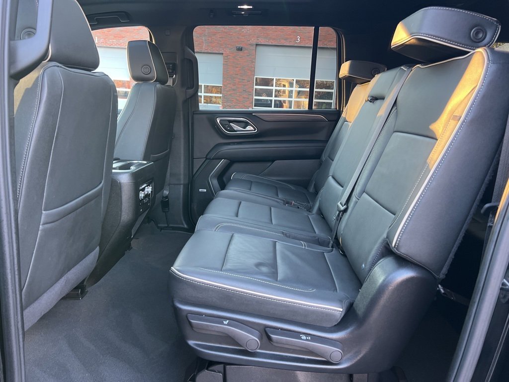 Used 2024 GMC Yukon XL SLT w/ SLT Premium Package image 25