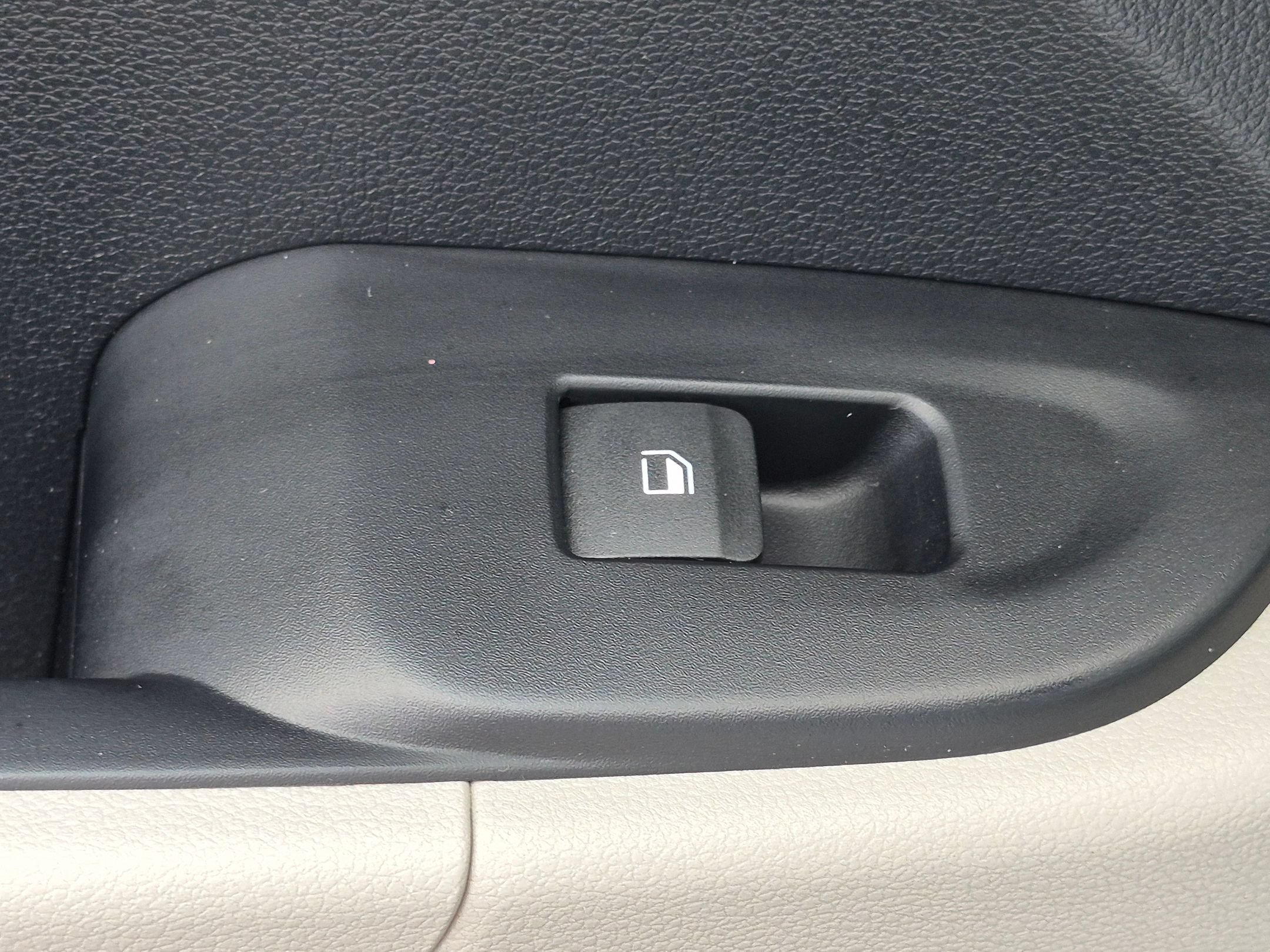 Used 2025 Hyundai Venue SEL FWD image 28