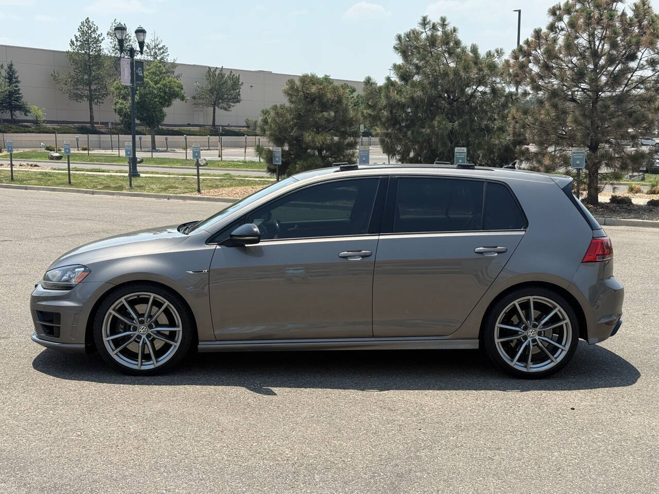 Used 2017 Volkswagen Golf R 4-Door AWD/4WD image 10