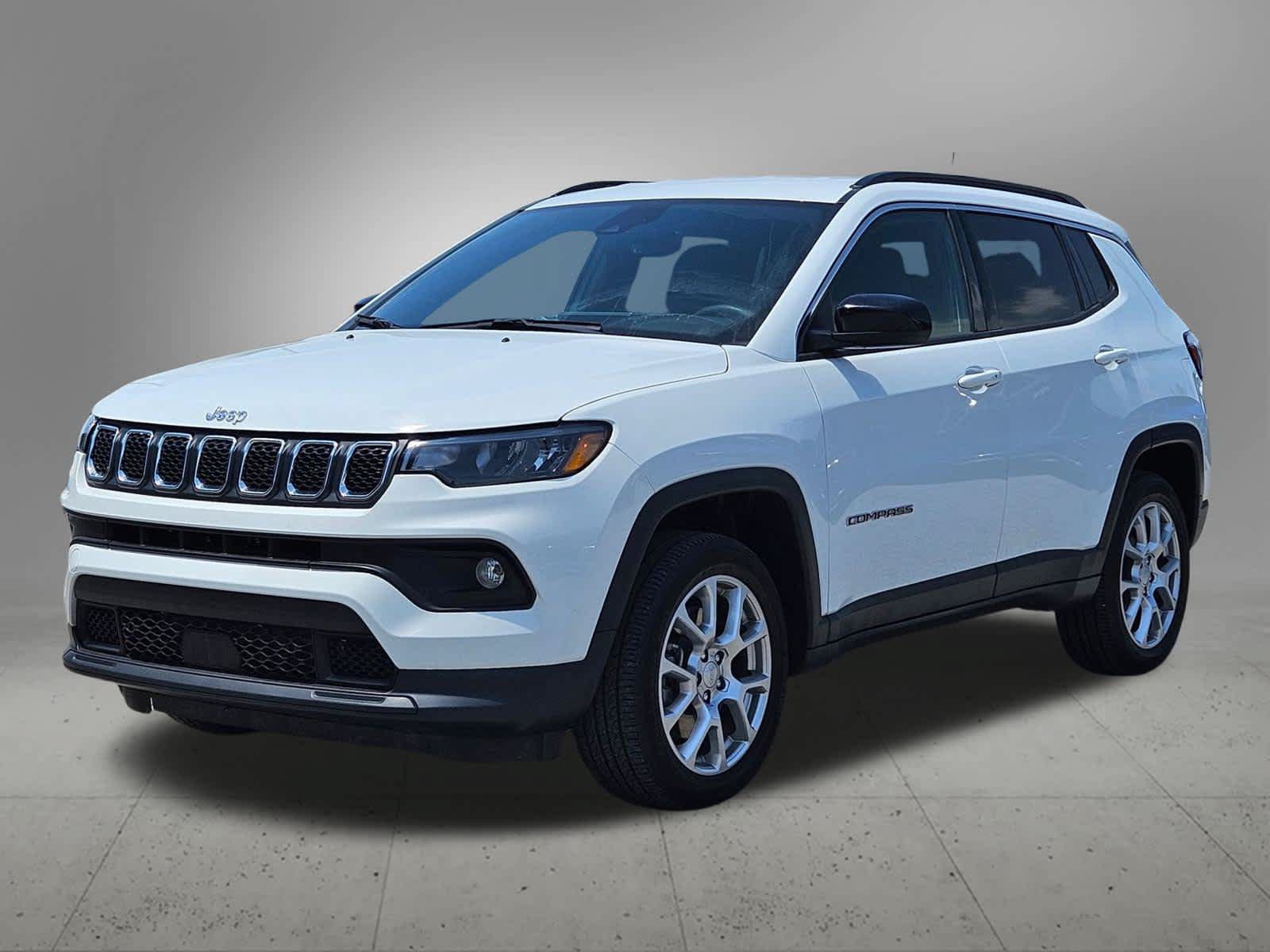 Used 2024 Jeep Compass Latitude AWD/4WD image 10