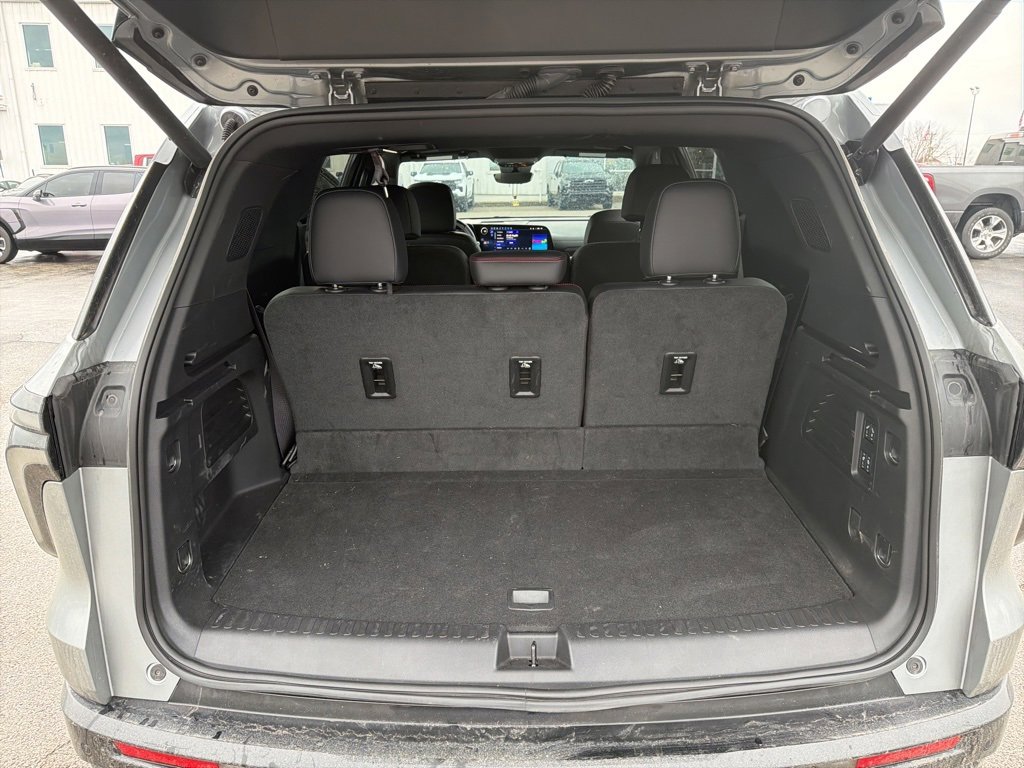 Used 2025 Chevrolet Traverse RS w/ LPO, Floor Liner Package image 10