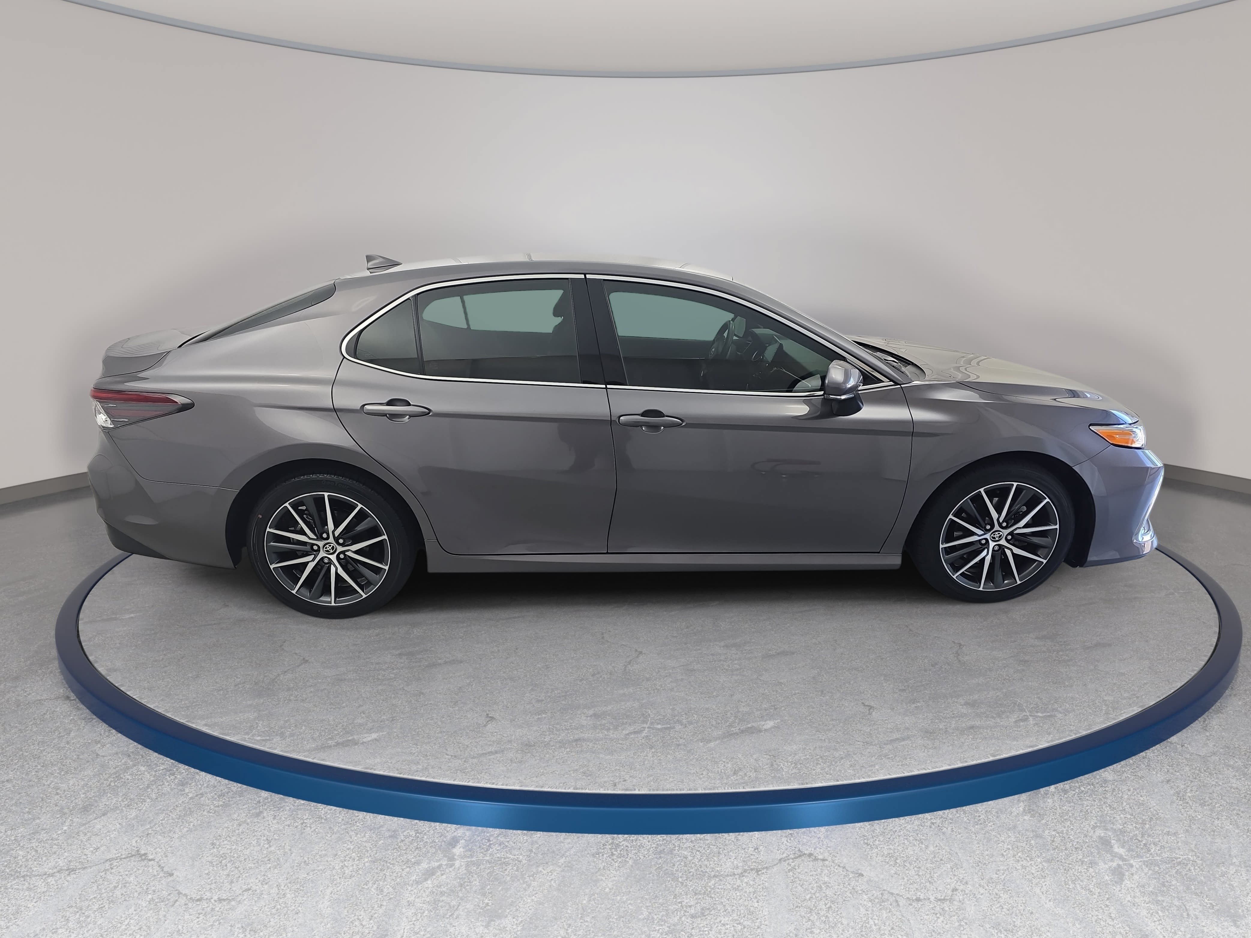 Used 2023 Toyota Camry XLE w/ Navigation Package FWD image 4