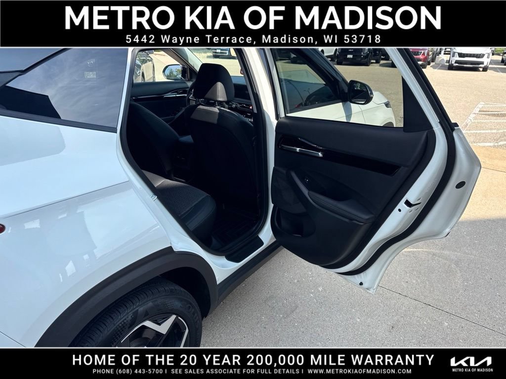 Used 2025 Kia Seltos S AWD/4WD image 37