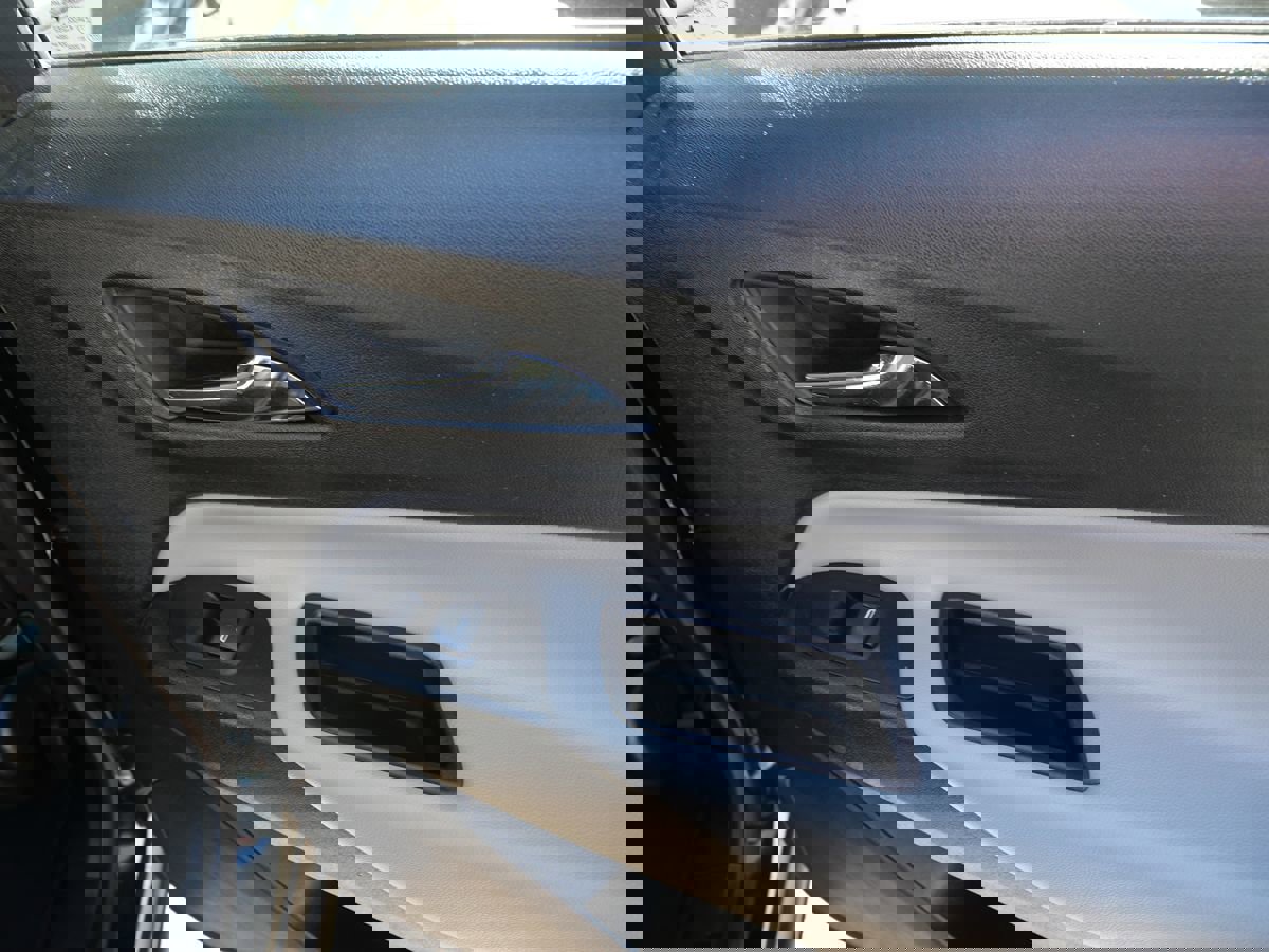 Used 2021 Chevrolet Equinox LS image 30