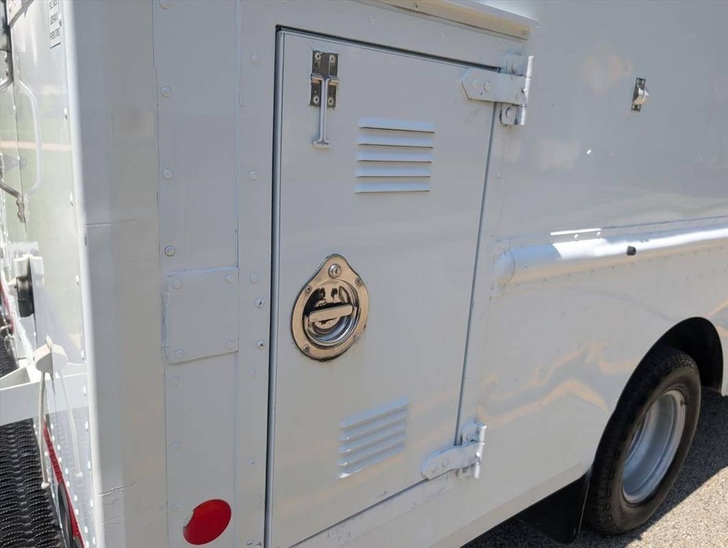 Used 2008 Chevrolet Express 3500 image 40