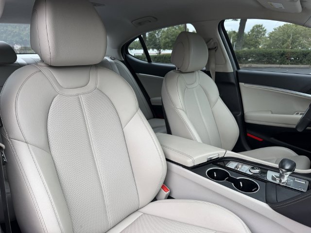 Used 2020 Genesis G70 2.0T RWD image 32