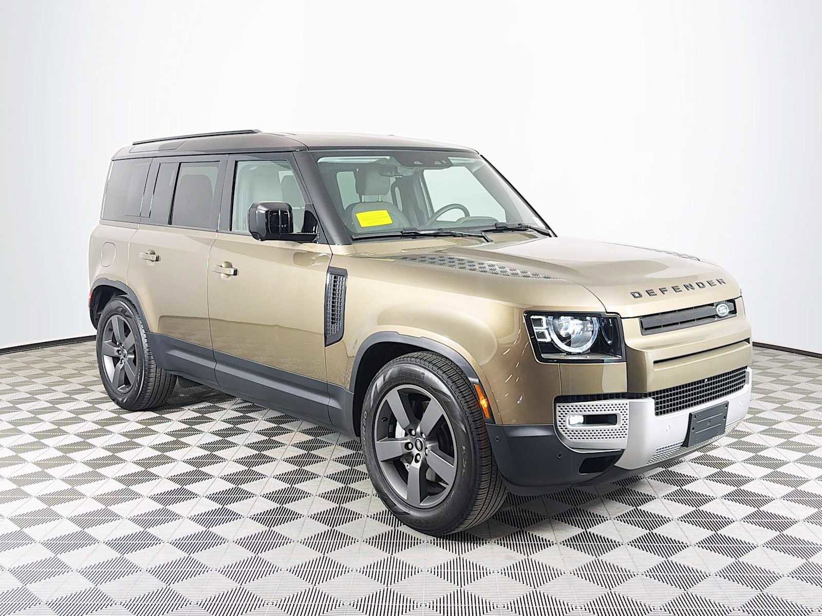Used 2025 Land Rover Defender 110 S image 3