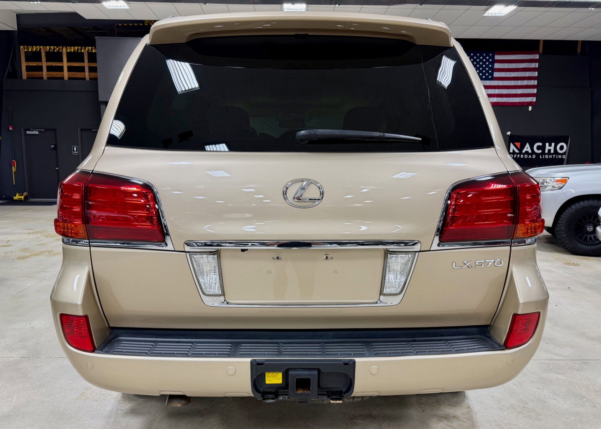 Used 2011 Lexus LX 570 4WD w/ Luxury Pkg w/Pre-crash image 11