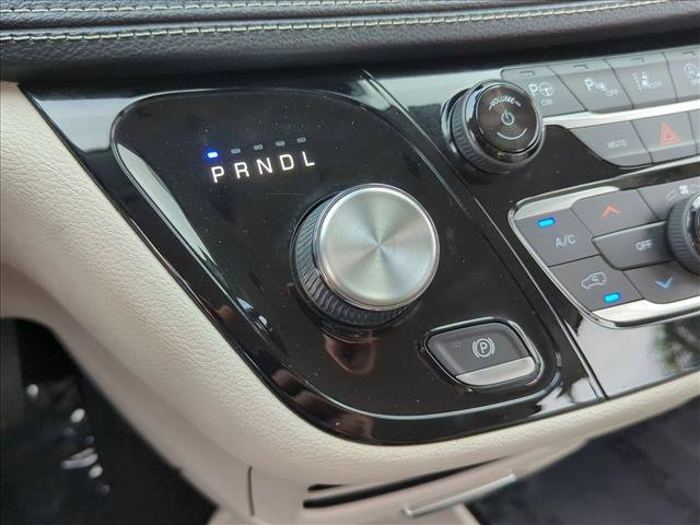 Used 2021 Chrysler Pacifica Touring-L w/ Premium & Safety Sphere Group FWD image 12