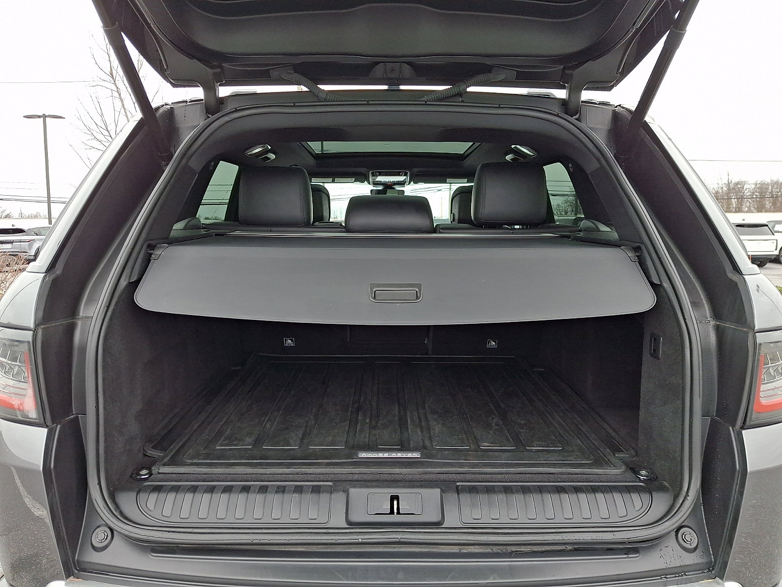 Used 2019 Land Rover Range Rover Sport HSE image 28