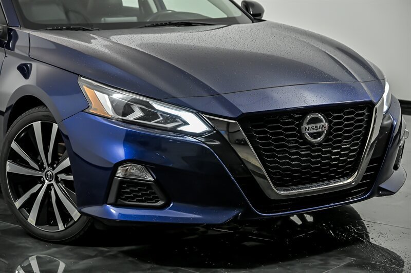 Used 2022 Nissan Altima 2.5 SR FWD image 2