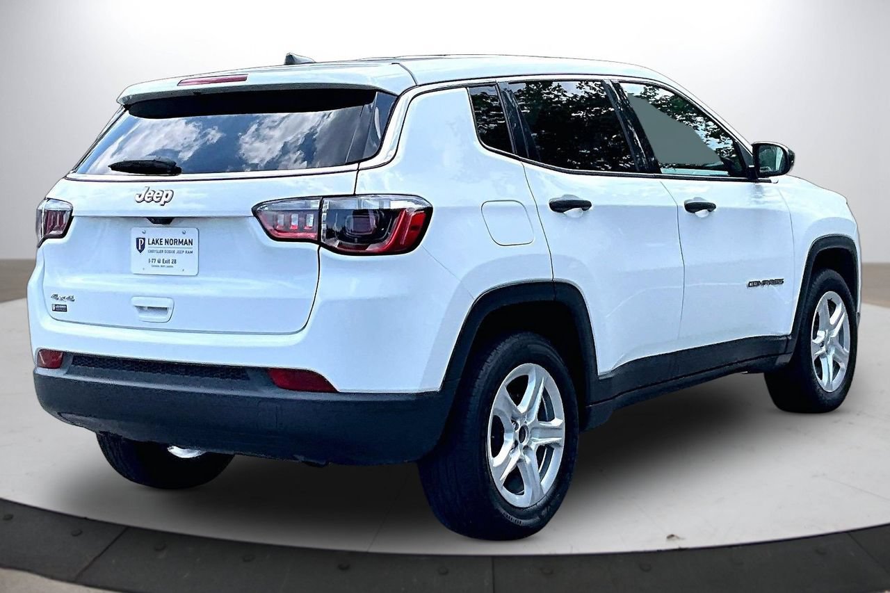 Used 2023 Jeep Compass Sport AWD/4WD image 9