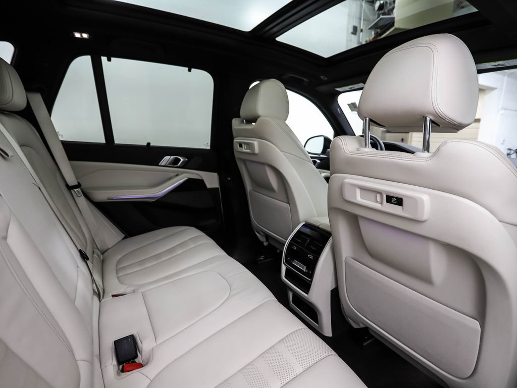 Used 2021 BMW X5 xDrive40i w/ M Sport Package image 24