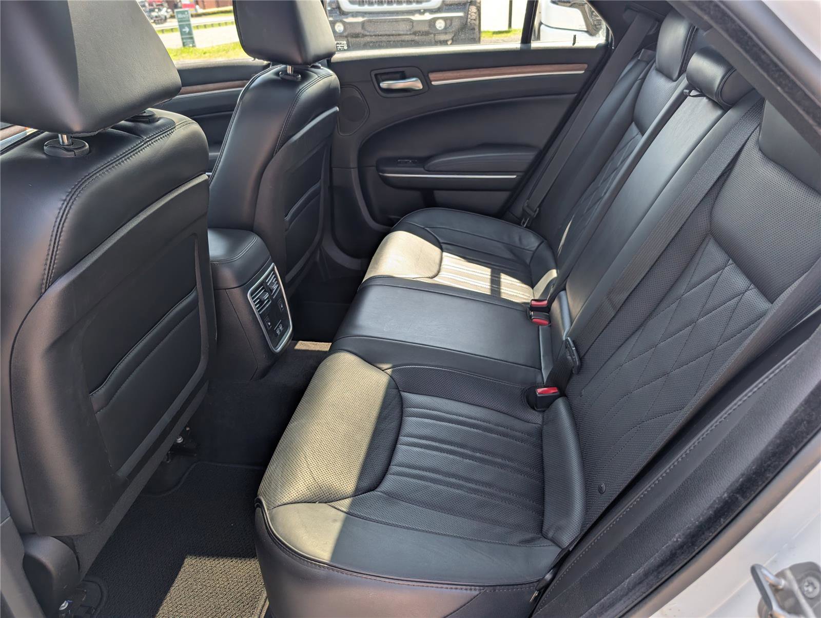 Used 2016 Chrysler 300 C Platinum w/ Safetytec Plus Group AWD/4WD image 15