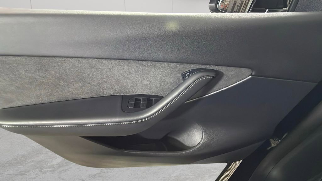Used 2022 Tesla Model Y Performance image 25