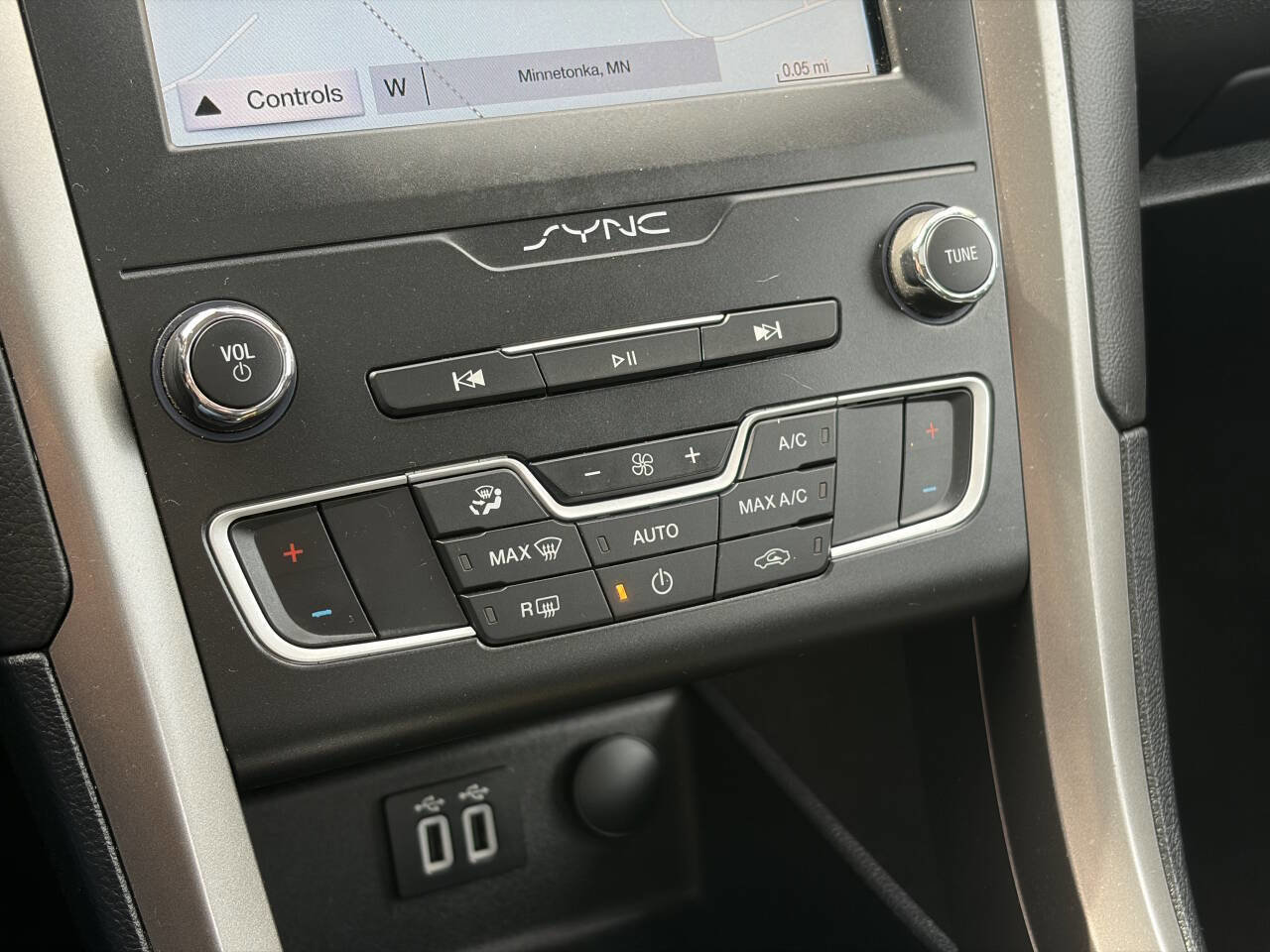 Used 2019 Ford Fusion SE image 30