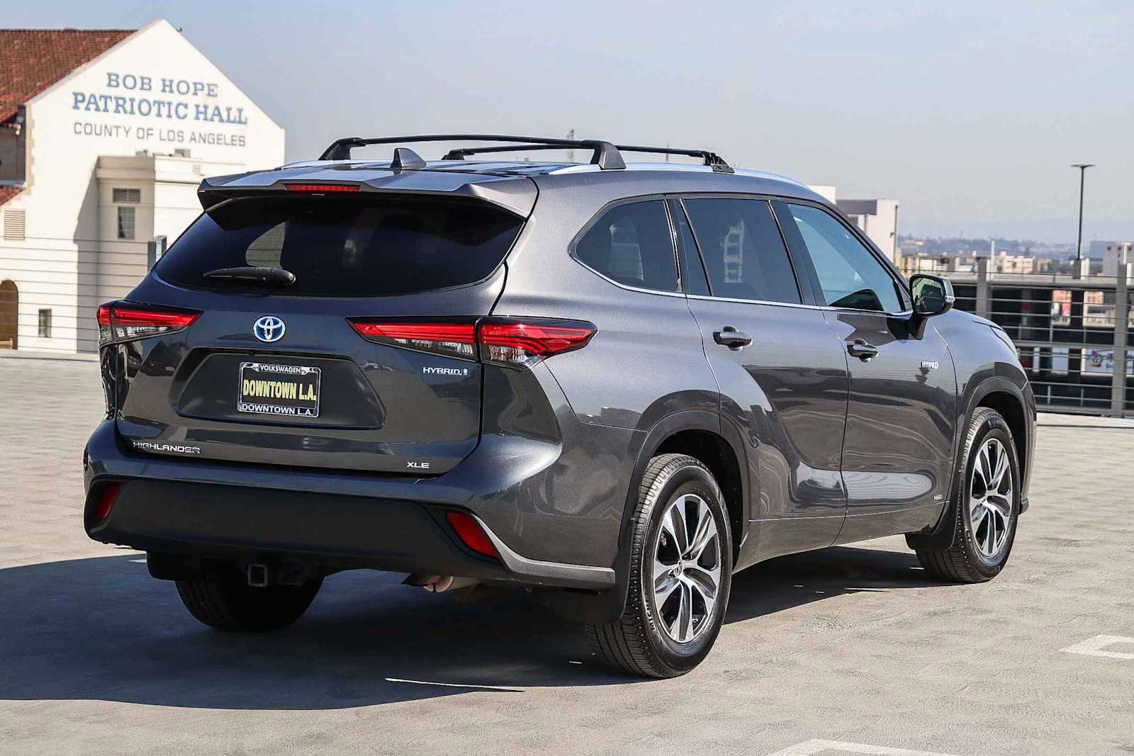 Used 2021 Toyota Highlander XLE image 4