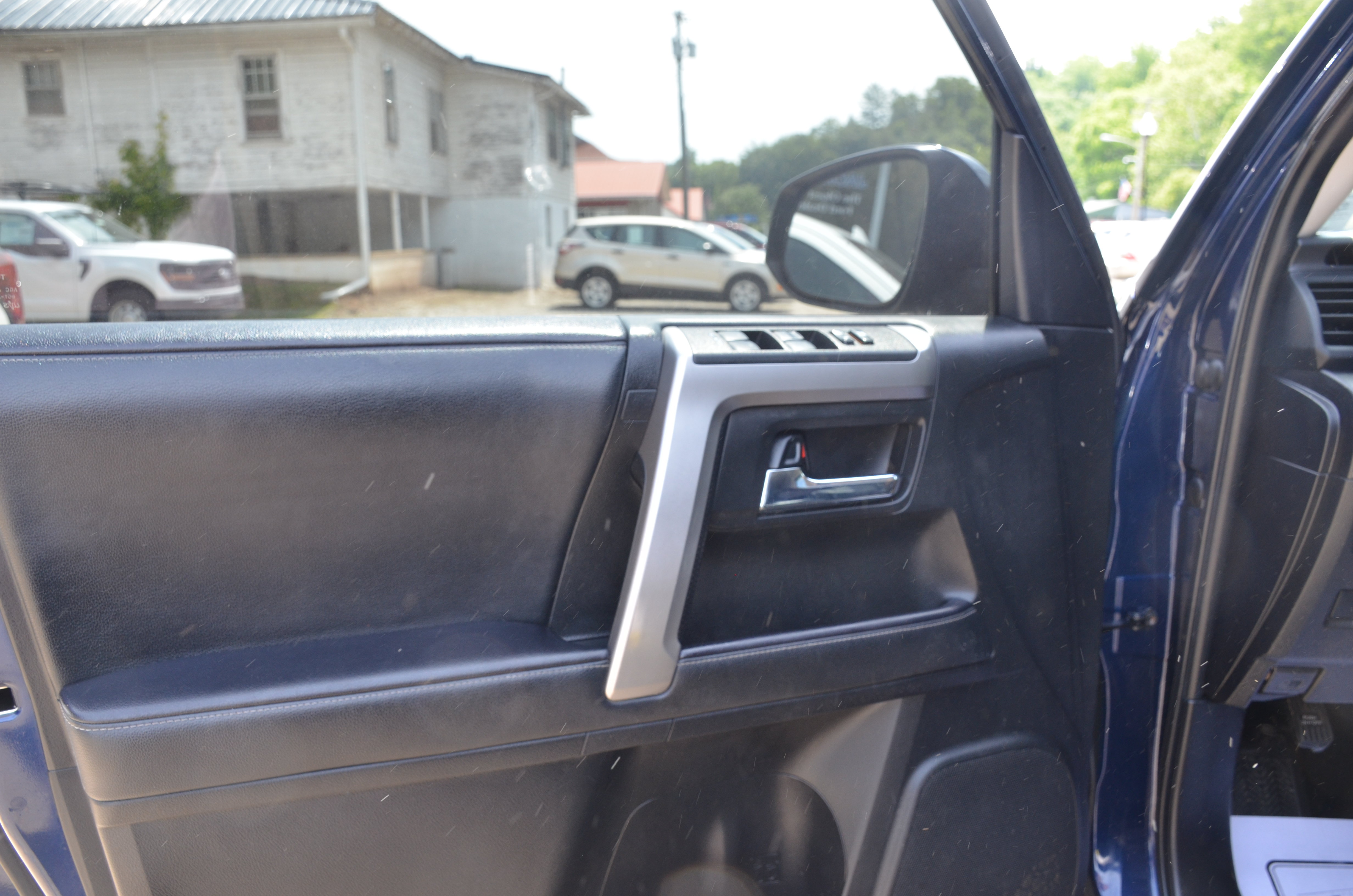 Used 2021 Toyota 4Runner SR5 Premium w/ Moonroof Package AWD/4WD image 46