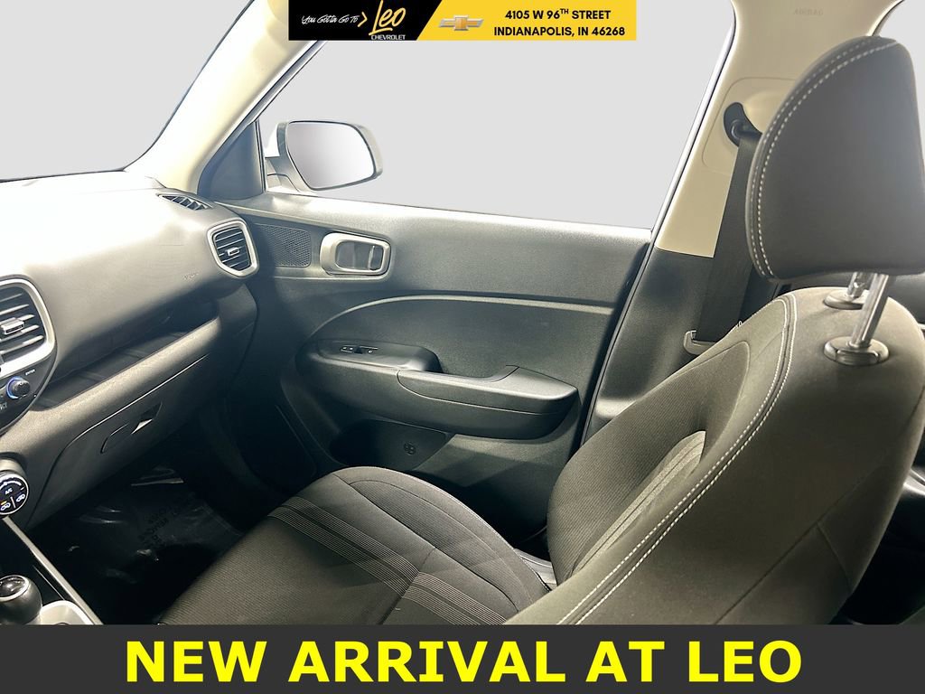 Used 2023 Hyundai Venue SEL image 22