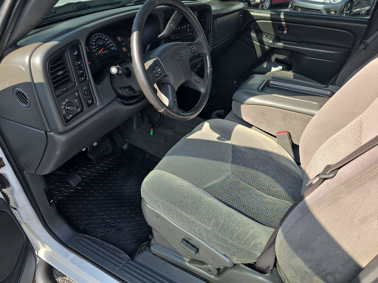 Used 2006 Chevrolet Silverado 2500 LT w/ Heavy-Duty Power Package AWD/4WD image 4