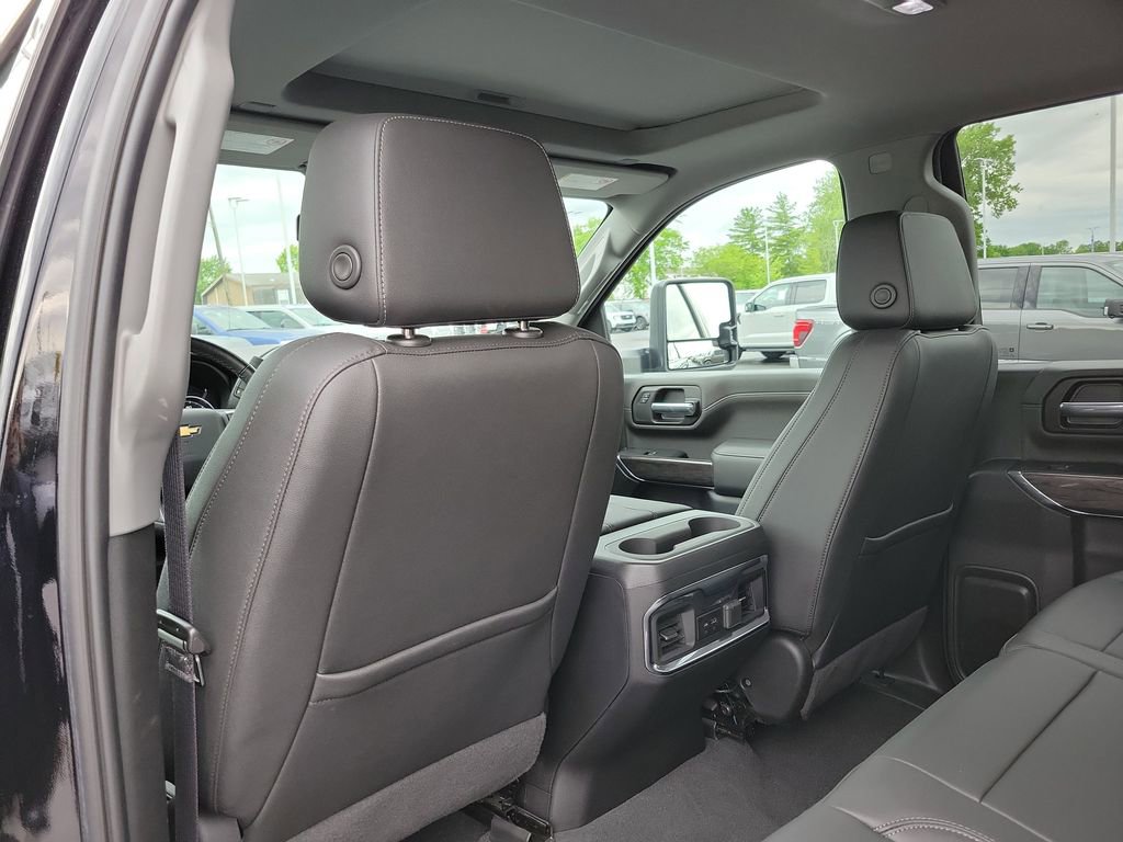 Used 2022 Chevrolet Silverado 2500 LTZ w/ LTZ Convenience Package AWD/4WD image 17