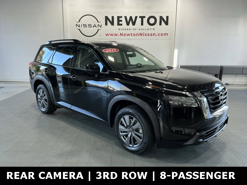 Used 2025 Nissan Pathfinder SV image 1
