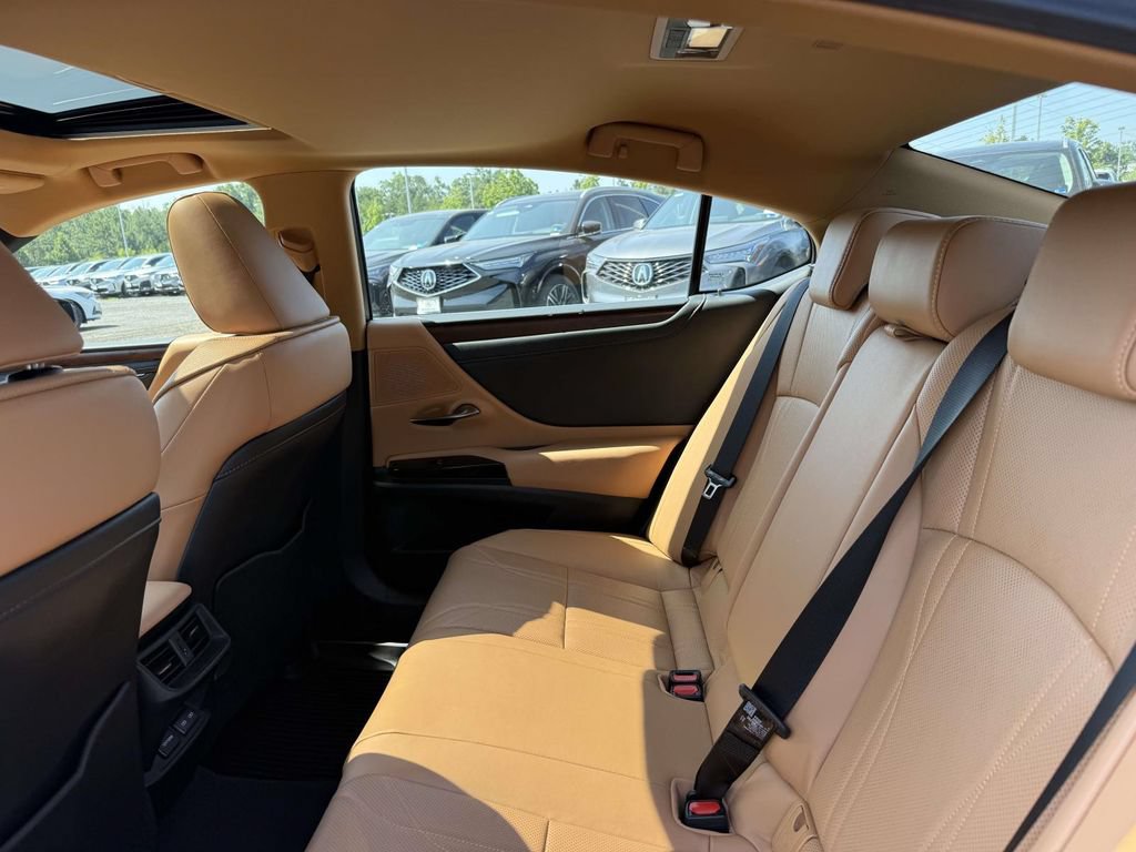 Used 2024 Lexus ES 300h w/ Technology Package FWD image 18