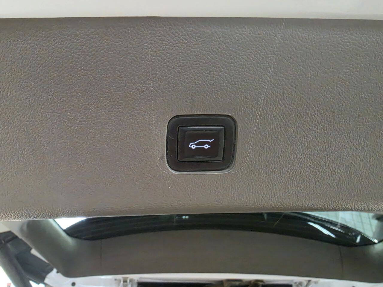 Used 2020 Chevrolet Traverse LT w/ LT Premium Package AWD/4WD image 21