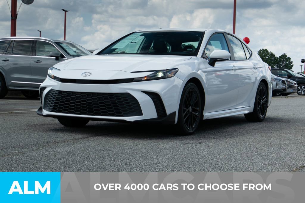Used 2025 Toyota Camry SE video 2