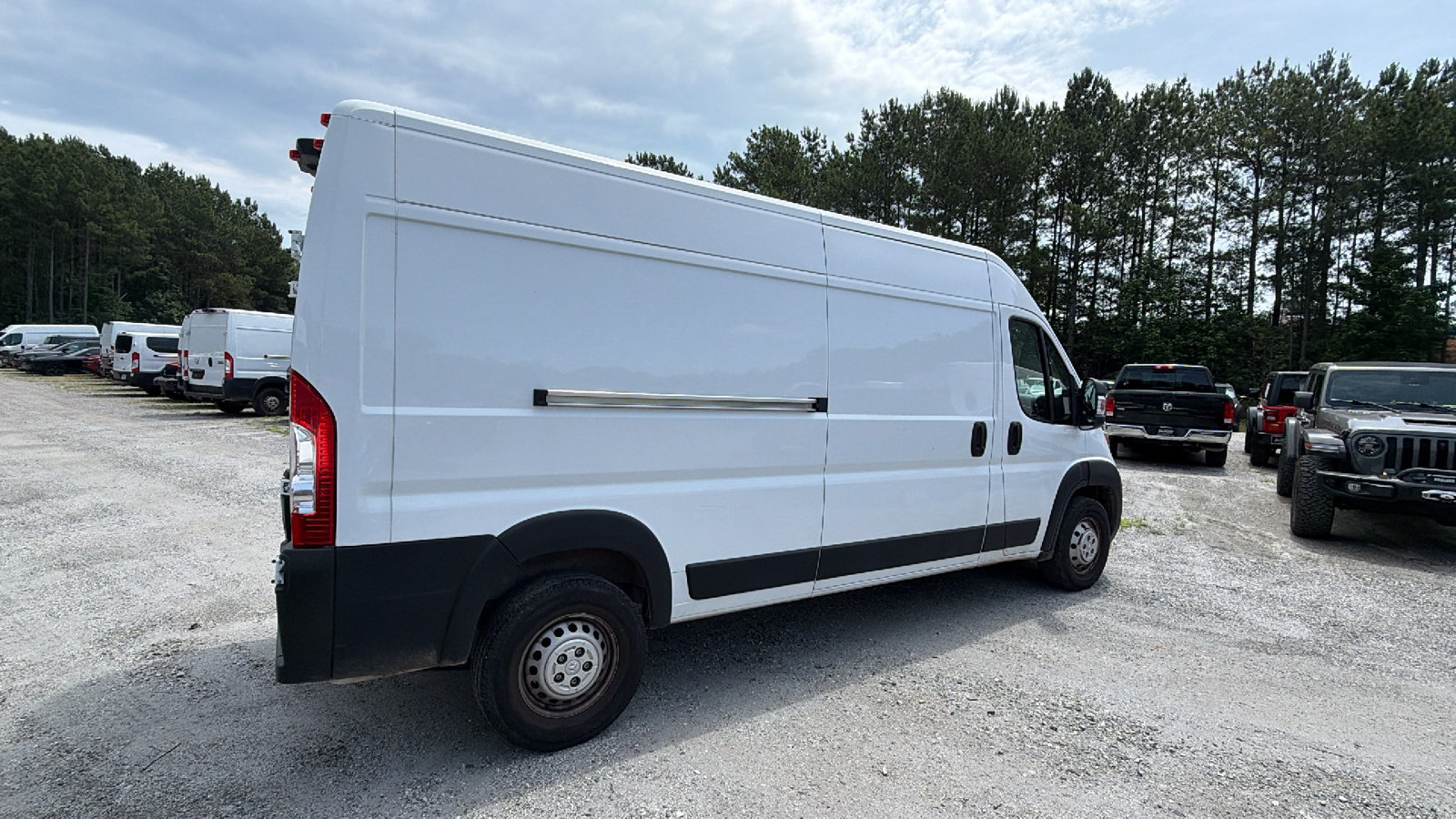 Used 2024 RAM ProMaster 2500 w/ Convenience Group FWD image 8