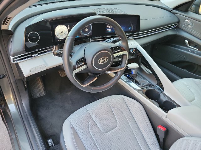 Used 2025 Hyundai Elantra Limited FWD image 11