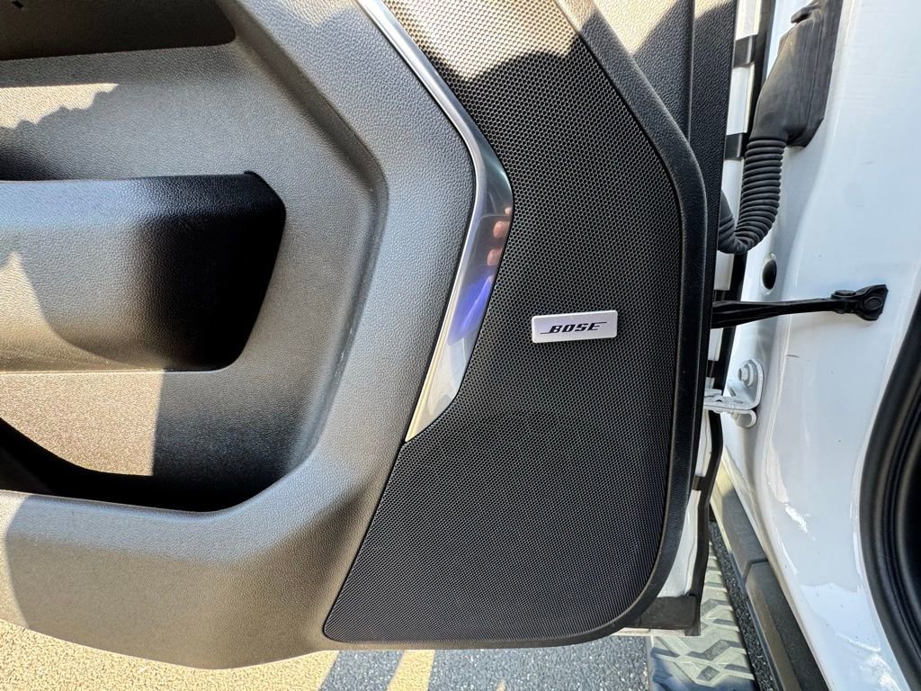 Used 2022 Chevrolet Tahoe Z71 w/ Luxury Package AWD/4WD image 11