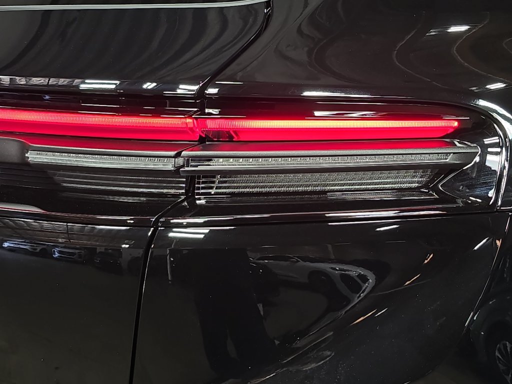 New 2026 Porsche Macan Electric RWD image 30